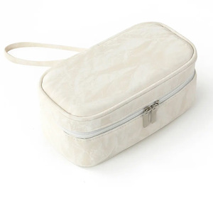 Pochette de rangement cosmétique personnalisée en tissu de plongée imperméable, organiseur de maquillage de voyage pour les vacances, cadeaux promotionnels professionnels - Product Image 1