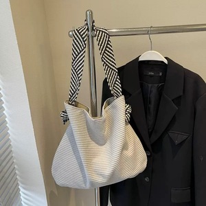Sac à bandoulière pour <span class=keywords><strong>femme</strong></span> en velours côtelé, grand espace, simple et tendance, idéal pour le shopping, collection Sunday Best 2026, durable et fiable - Product Image 1