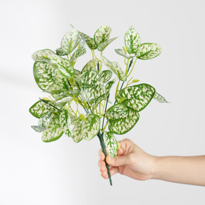 Bouquet de plantes artificielles à 7 branches, petit lot de verdure en plastique pour la décoration murale et l'aménagement paysager - Product Image 2