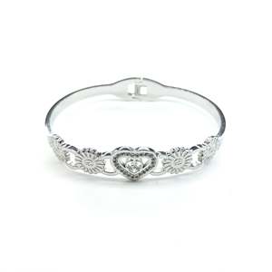Bracelet tendance en acier inoxydable 316L plaqué or PVD, design cœur, pour femme - Product Image 1