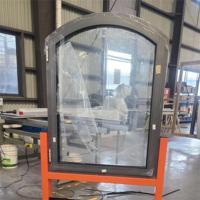 Ventanas de Aluminio Arqueadas Personalizadas, Abatibles Verticalmente hacia Afuera, con Aislamiento Térmico para Hotel o Villa