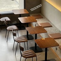 Combinaison Table et Chaises en Bois Massif Style Rétro pour Café, Salon de Thé, Bistro, Restaurant Occidental, Bar, et Mobilier de Restauration (Qingba)