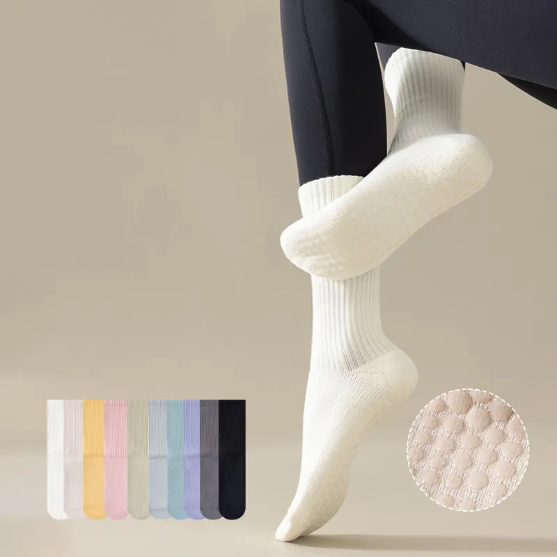 Calcetines de Yoga antideslizantes con logotipo bordado de punto hechos a medida, calcetines deportivos de algodón para mujer, calcetines de Pilates con agarre de tripulación