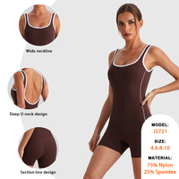 Combinaison de sport pour femme, coupe ajustée, avec design à lignes contrastées, dos profond en U, col carré et short moulant, idéale pour le tennis et le yoga