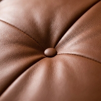 Ensemble de canapés en cuir marron moderne, canapé trois places et fauteuils minimalistes pour la décoration contemporaine de la maison, du bureau et du salon