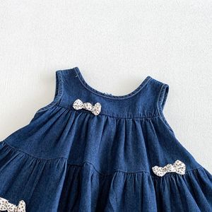 Nouvelle Collection 2026 : Barboteuse Princesse Sans Manches pour <span class=keywords><strong>Fille</strong></span>, Robe Gilet en Jean Mignonne et Tendance pour l'Été, <span class=keywords><strong>Combinaison</strong></span> Élégante pour Bébé - Product Image 3