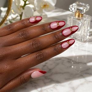 Faux ongles <span class=keywords><strong>à</strong></span> presser French Outline Amande, bordeaux avec clous dorés, faits main sur mesure, luxe, vente en gros - Product Image 2