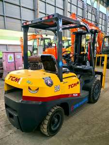 Carretilla elevadora diésel de combustión interna usada TCM 3Ton con neumático sólido y mástil de tres etapas - Product Image 5