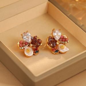 Boucles d'oreilles à aiguille géométriques à cinq pétales, faites à la main, plaquées or, tendance, perles d'eau douce pour femmes, célèbres sur Internet - Product Image 1