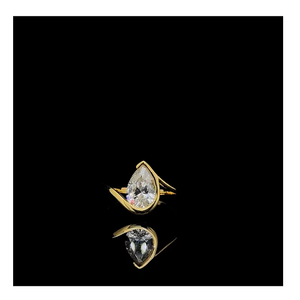 Bague en or massif 18 carats de haute qualité avec diamant taille poire pour femme, idéale pour un usage quotidien, certifiée SGL, marque Zyuri Lifestyle - Product Image 3