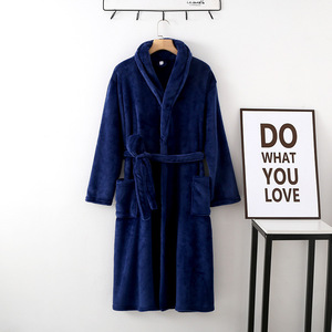 Ensemble de peignoirs et de pantoufles en molleton de flanelle de polyester doux écologique pour femmes Séchage rapide et coloré avec logo personnalisé - Product Image 5