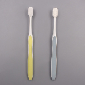 Brosse à dents multi-brins à poils doux, manche ergonomique, brosse à dents manuelle pour adultes - Product Image 2