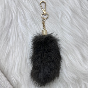 Porte-clés créatifs faits à la main en forme de patte de lapin porte-bonheur, couleur naturelle, de la marque U.S. Toy - Product Image 3