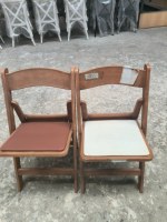 Chaises de mariage pliantes en bois massif de fruitier blanc au design moderne, avec cadre en plastique résistant aux UV pour les événements