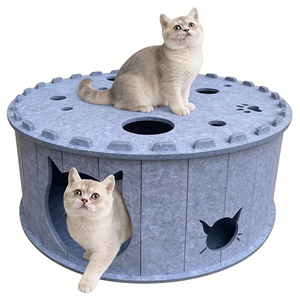 Cueva para Gatos de Interior con Rascadores, Cama para Gatos de Fieltro de Lana Gris y Túnel, Forma Cuadrada para la Comodidad de las Mascotas - Product Image 1