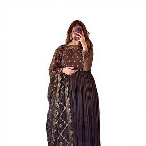 Elegante Salwar Kameez Midi de Seda Chinon Arrugada con Estampado Digital, Corte Regular, Estilo Antra Lifestyle, para Fiestas de Invierno y Bodas - Product Image 3