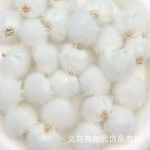 Llavero de piel sintética con colgante de bola de felpa de Yiwu de 18 mm, adorno para coche, unisex, diseño de zorro de nueve colas, primavera 2023 - Product Image 3