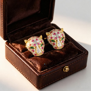 Pendientes de tuerca con cabeza de <span class=keywords><strong>Pantera</strong></span> <span class=keywords><strong>Rosa</strong></span> 2026, chapados en oro, de aleación de cobre, diseño de animal, regalo de aniversario para niños, de moda - Product Image 4