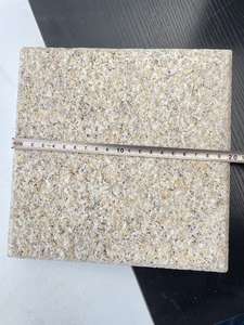 Dalles <span class=keywords><strong>de</strong></span> <span class=keywords><strong>granit</strong></span> jaune <span class=keywords><strong>de</strong></span> style moderne Baotong, surface en pierre naturelle polie, écologiques, tailles personnalisées pour usage hôtelier, garantie 2 ans - Product Image 2