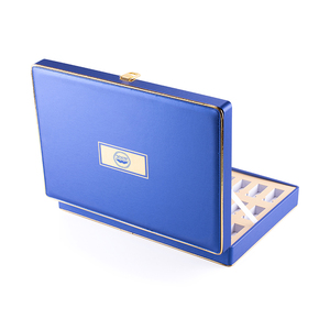 Boîte à parfum personnalisée en bois laqué, faite à la main, avec insert en mousse élégant, pressée à la main, en coton blanc, pour femme, style mondial, avec insert en forme de boule. - Product Image 3