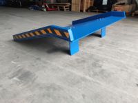Rampe de chargement/déchargement pliable en acier au carbone pour conteneurs maritimes, capacité 6 à 8 tonnes, avec garde-corps de 200 mm