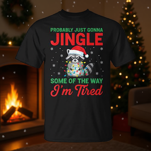 Camiseta de Mapache con Diseño Navideño 'Jingle I'm Tired', Color Negro, Talla Adulto - Product Image 3
