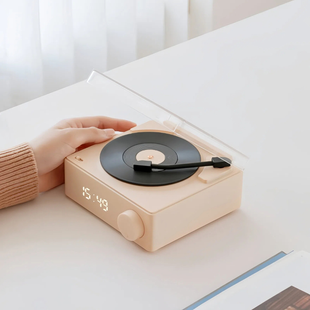 Dropshipping Gift CJH Retro Wireless Bluetooth Creative Small Speaker Card Insertion USB Mini Vinyl Record Player Speaker