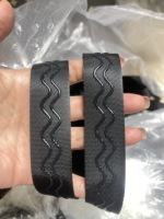Fabricants de bandes élastiques en nylon personnalisées vente en gros ceinture élastique en relief noir sangle élastique en polyester pour chapeaux de perruque