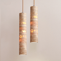 Suspension luminaire longue en marbre naturel jaune Kasanto, lampe à tube suspendue Wabi Sabi en travertin