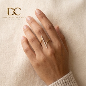 แหวนทองคำแท้ 14KT สีเหลืองทอง งานแฮนด์เมดใหม่ ประดับเพชรแล็บโกรว์ ทรงบริลเลียนท์ รับรองโดย IGI เครื่องประดับสำหรับผู้หญิง เหมาะสำหรับทุกโอกาส - Product Image 4