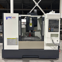 Centre d'usinage CNC vertical de haute précision VMC850 à 3 axes avec commande Fanuc et changeur d'outils automatique, fabrication chinoise