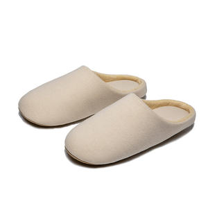 Kış ve Sonbahar Stili Yıkanabilir Sessiz Bayan Terlikleri, Yumuşak Tabanlı, Ev ve İç Mekan Kullanımına Uygun, Pamuktan Üretilmiştir - Product Image 1