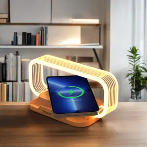 모로코-농가 침실을 위한 복잡한 금속 세공 터치 컨트롤 LED 조명 ABS 바디의 미니 데스크 램프
