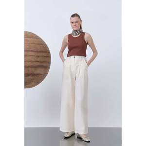 Pantalones Básicos Plisados para Mujer de Soul - Cómodos Pantalones Casuales de Cintura Alta en Color Beige Arena para Uso Diario - Product Image 1