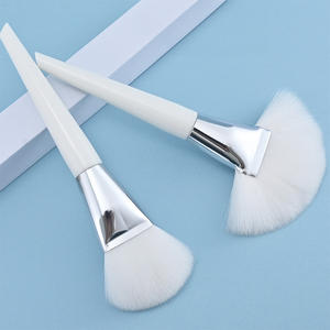 2023 ZOOE usine vente divers moussant blanc poignée ventilateur brosse pour masque facial Application brosse moussante - Product Image 4