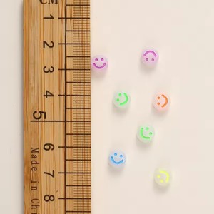 Cuentas de sonrisa Alfabeto acrílico que brilla en la oscuridad Cuentas sonrientes redondas planas para la fabricación de joyas 2 Vendido Sin reseñas aún - Product Image 5