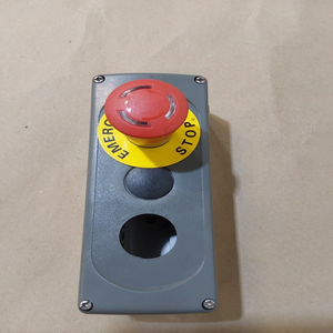Caja de Conexiones PLC Mep de 3 Posiciones Tipo 1, 3r, 4, 4x, 12, 13 con Botón de Paro de Emergencia para Producto en Garantía - Product Image 1