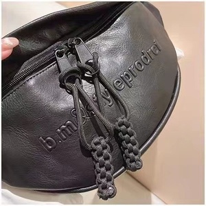 Bolso de Mano de Lujo para Mujer, Gran Capacidad, Diseño Exclusivo, Tipo Bandolera, Plisado, Media Luna, con Forro de Poliéster, MOQ 3 Piezas - Product Image 3