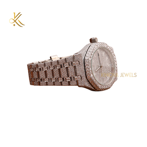 Montre en diamant Moissanite de qualité supérieure avec lunette brillante et mouvement à quartz pour des performances quotidiennes - Product Image 4