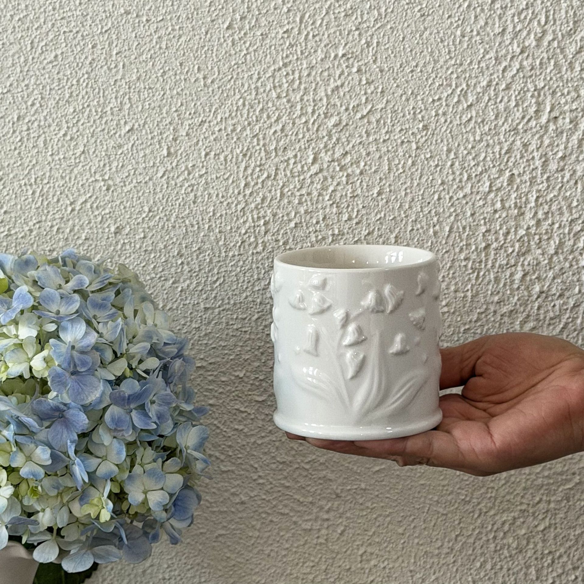 Embossed lily of the valley cup 88cm