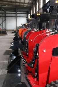 รถตักล้อยางใหม่ที่มีการขนถ่ายขนาดใหญ่ในระยะไกลใช้อุปกรณ์เสริมที่ดันหิมะเพื่อล้างหิมะ - Product Image 6