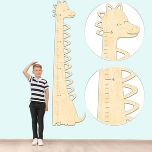 Pegatinas de pared de madera personalizadas con tabla de altura para habitaciones infantiles, estilo Instagram, medidor de altura para bebés con diseño de jirafa 3D. - Product Image 1