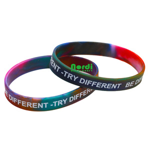 工場直販価格カスタム混合色ソフトシリコーンリストバンドファッションデザインシリコンラバーブレスレット印刷ロゴ付き - Product Image 4