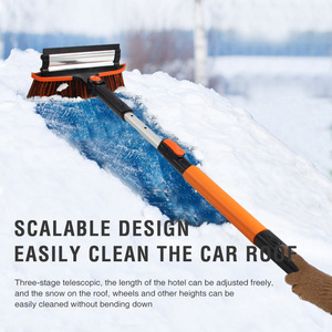 Brosse à neige professionnelle 3 en 1 avec manche extensible, grattoir à glace et raclette pour un entretien complet des vitres de véhicule - Product Image 4