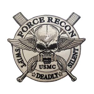 Parche Bordado con Calavera y Escudo Americano Táctico de la USMC con Gancho y Bucle para Ropa y Gorras - Product Image 1