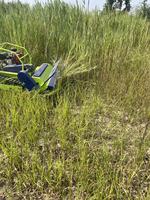 Tondeuse à brosse sur chenilles en acier inoxydable avec télécommande diesel pour usage en jardin