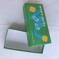 Boîte cadeau rigide en carton pour chaussettes et écharpes, deux pièces avec couvercle et base, en carton gris, avec vernis sélectif UV, logo personnalisé, portable, pelliculage brillant