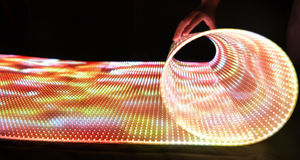 จอแสดงผล LED แบบฟิล์มใส P6.25 ติดตั้งเองได้ สำหรับโฆษณาหน้าร้านในร่ม - Product Image 5