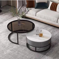Ensemble de tables basses gigognes au design contemporain avec plateau en pierre frittée durable, structure en fer, hauteur réglable, gain de place, léger