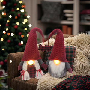 Gnomes de Noël LED 2026 <span class=keywords><strong>Mr</strong></span> & Mrs faits à la main, décoration de Noël et de la Saint-Valentin, nez lumineux rouge, tricotés, avec cœur - Product Image 2